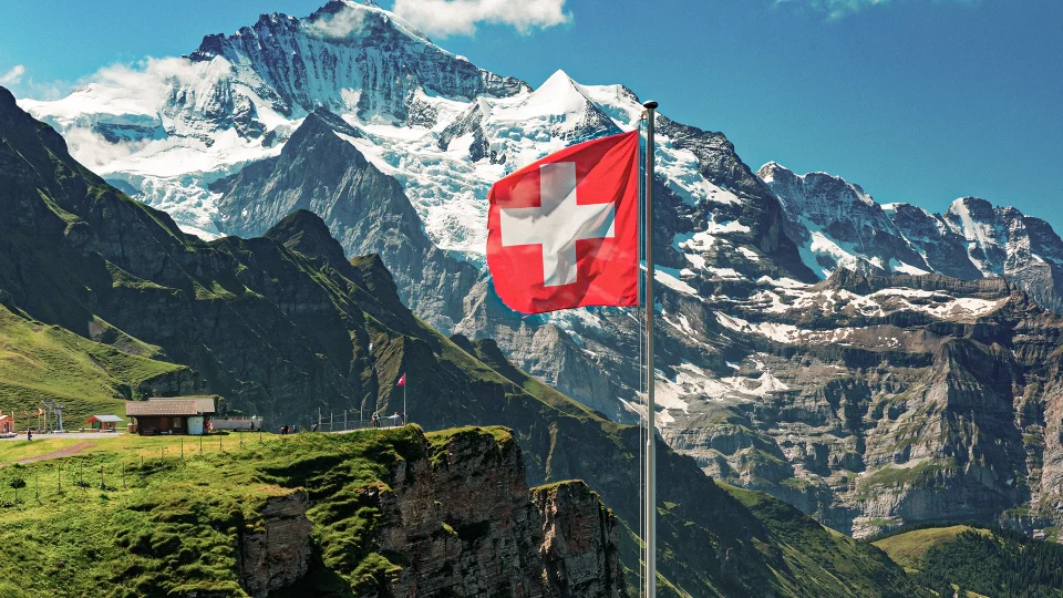 Como abrir empresa na Suíça: passo a passo, custos e vantagens do centro financeiro